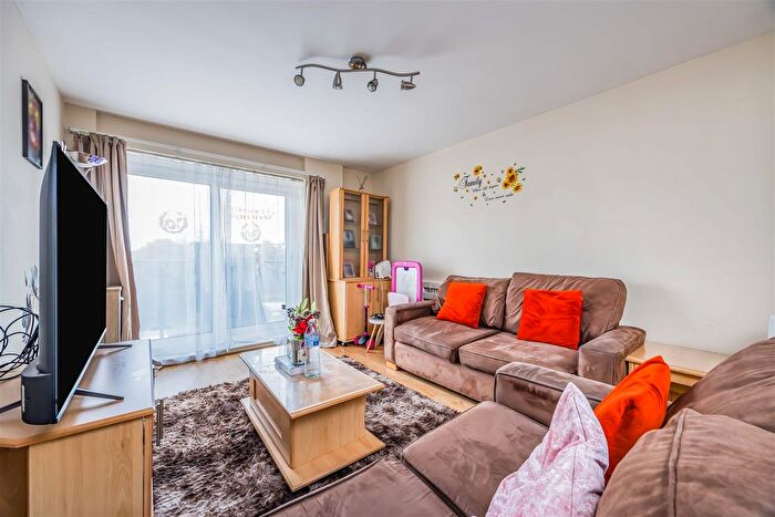 2 Bedroom Flat For Sale In Gisors Road, Southsea, PO4