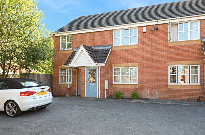 2 Bedroom Flat To Rent In Worcester Close, Clay Cross, S45