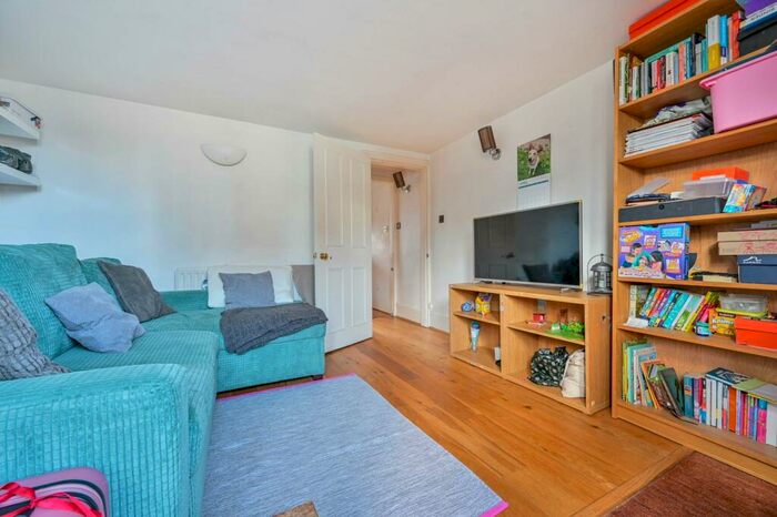 2 Bedroom Cottage To Rent In Down Road, Merrow, Guildford, GU1