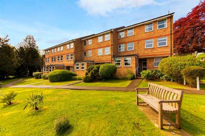 2 Bedroom Flat To Rent In Lincoln Court, Berkhamsted, HP4