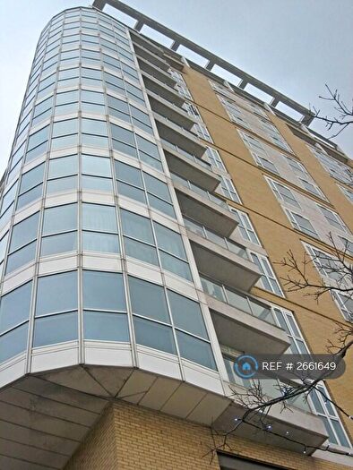 3 Bedroom Flat To Rent In Belgrave Court, London, E14