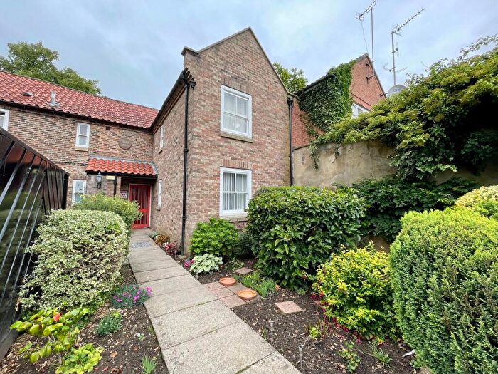 1 Bedroom Flat To Rent In Friends School Yard, Skinnergate, DL3