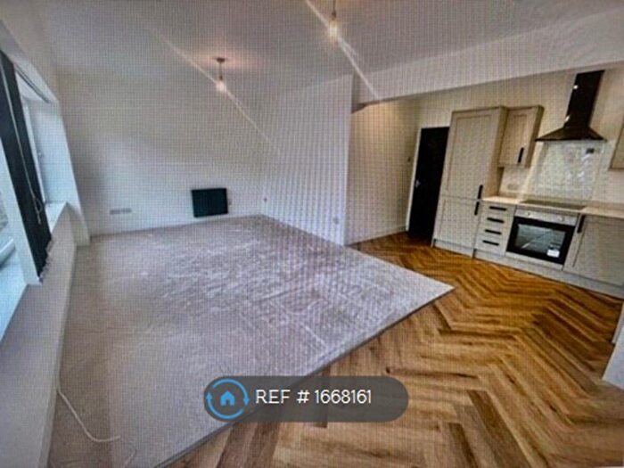 2 Bedroom Flat To Rent In Brook Street, Ilkley, LS29