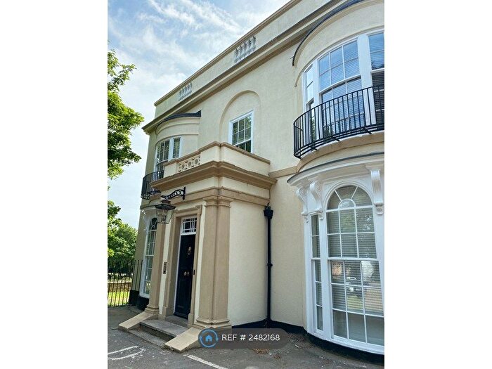 2 Bedroom Flat To Rent In Elmfield House, Doncaster, DN1