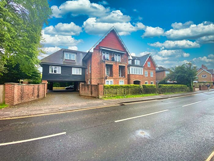 2 Bedroom Flat To Rent In Moat Road, East Grinstead, RH19