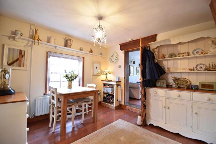 1 Bedroom Cottage For Sale In Headcorn Road, Platts Heath, ME17