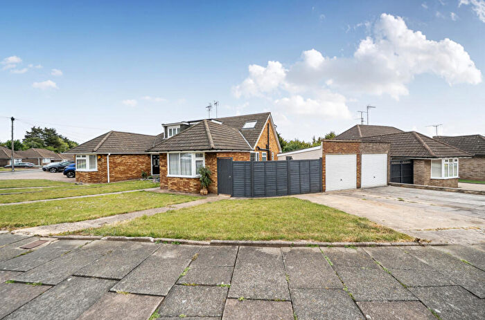 4 Bedroom Bungalow For Sale In Ridgeway Avenue, Dunstable, Bedfordshire, LU5