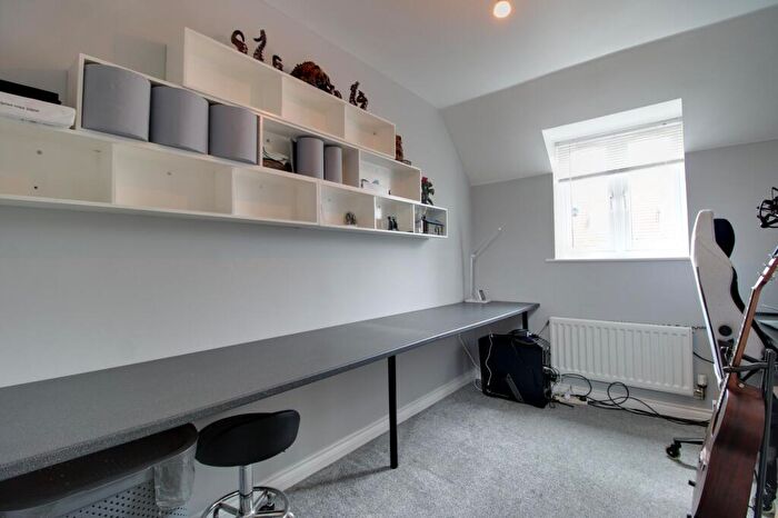 2 Bedroom Coach House For Sale In Piernik Close, Swindon, SN25