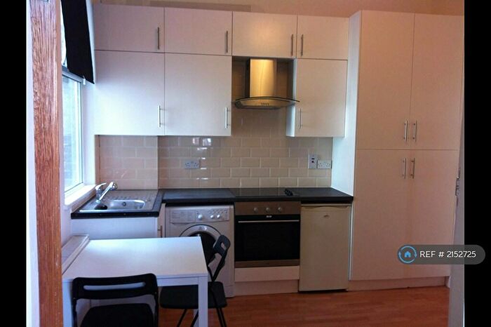 Studio To Rent In Willesden, London, NW2