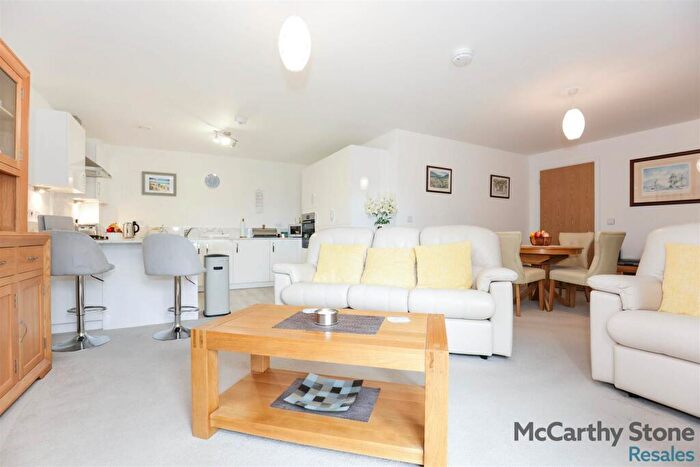 2 Bedroom Apartment For Sale In Knox Court, Bilton Road, Rugby, CV22