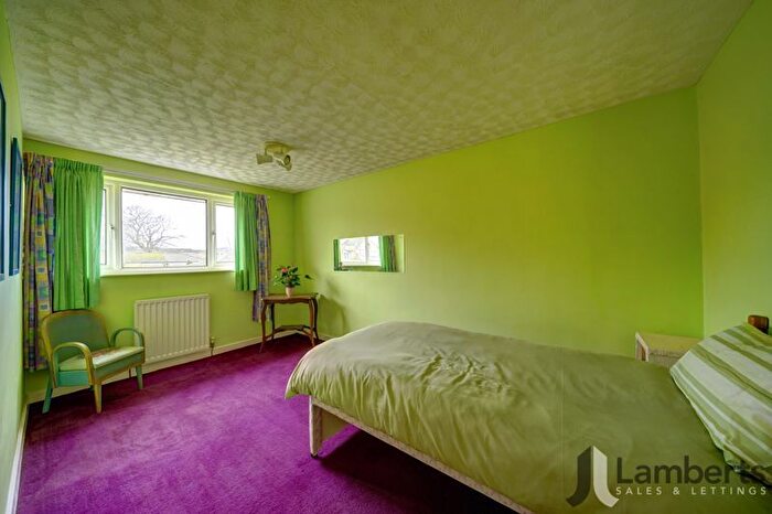 3 Bedroom End Of Terrace House For Sale In Archer Close, Studley, B80