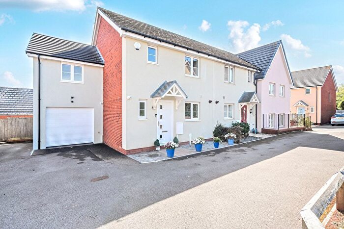4 Bedroom End Terrace House For Sale In Triumph Place, Teignmouth, Devon, TQ14