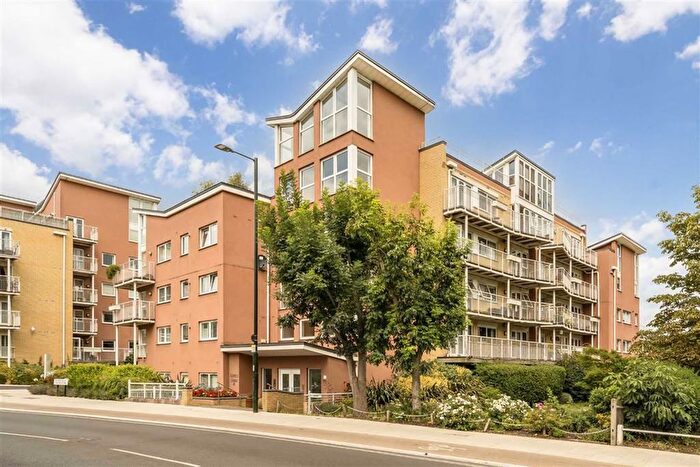 2 Bedroom Flat For Sale In Manor Road, Teddington, TW11