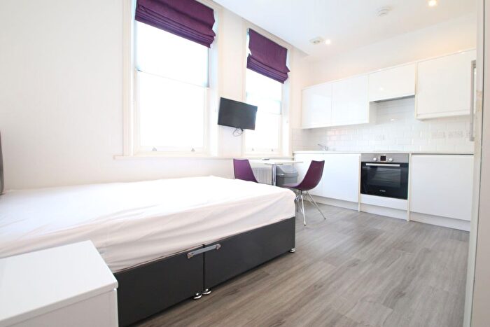 Studio To Rent In Finchley Road, London, NW3