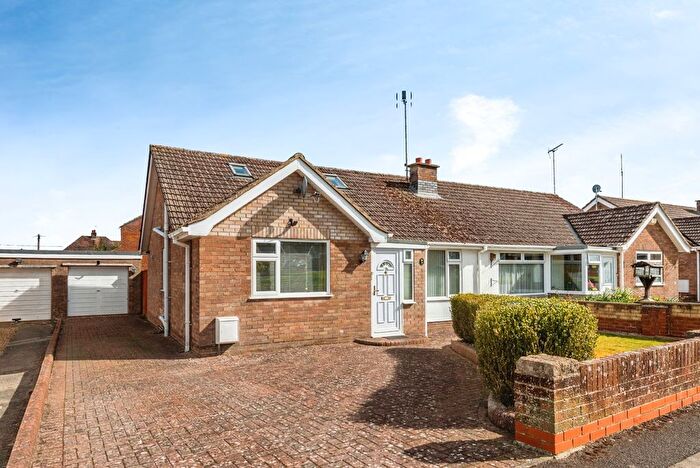 2 Bedroom Bungalow For Sale In Canney Close, Chiseldon, Swindon, Wiltshire, SN4