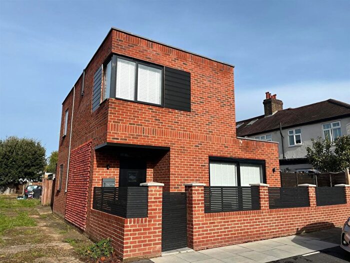 2 Bedroom Detached House For Sale In Christchurch Close, Colliers Wood, SW19