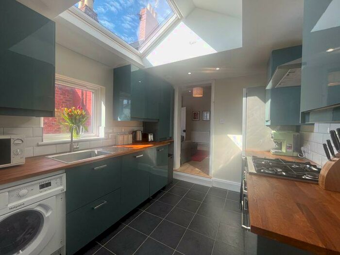 3 Bedroom Flat To Rent In Ashleigh Grove, Newcastle Upon Tyne, NE2