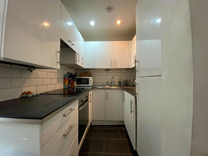 2 Bedroom Flat To Rent In Alexandra Road South, Chorlton Cum Hardy, Manchester, M16