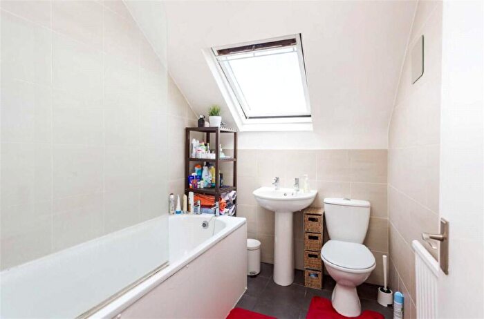 2 Bedroom Flat For Sale In Roderick Road Hampstead, NW3