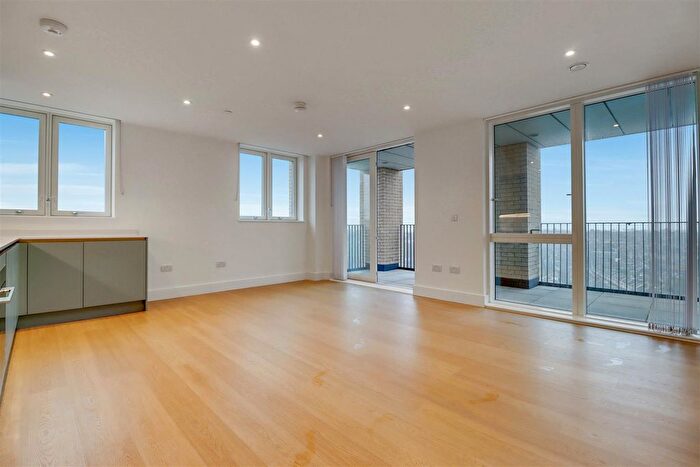 2 Bedroom Flat To Rent In Herne Hill Road, London, SE24