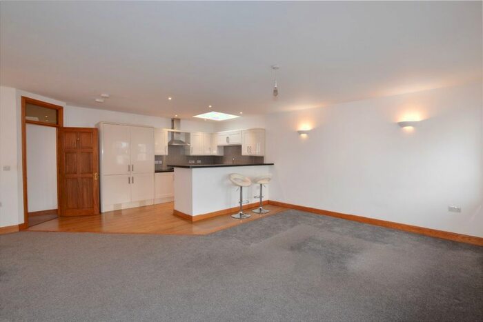 2 Bedroom Flat To Rent In Church Street, Malvern, WR14