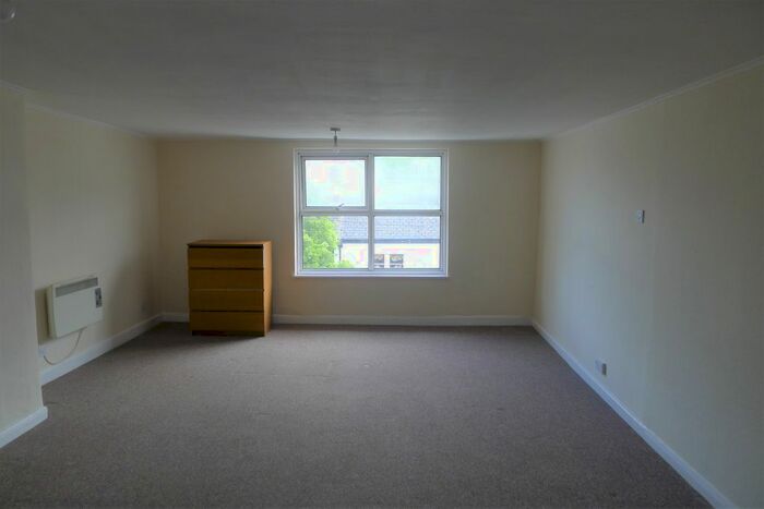 1 Bedroom Flat To Rent In Wolborough Street, Newton Abbot, TQ12