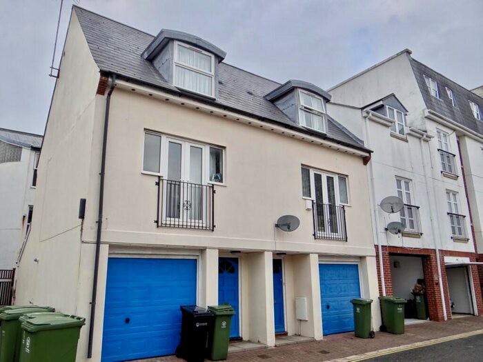 3 Bedroom Town House To Rent In Lansdowne Street, Southsea, PO5
