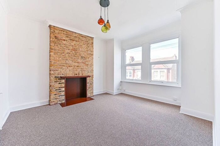 3 Bedroom Maisonette For Sale In Mersham Road, Thornton Heath, CR7