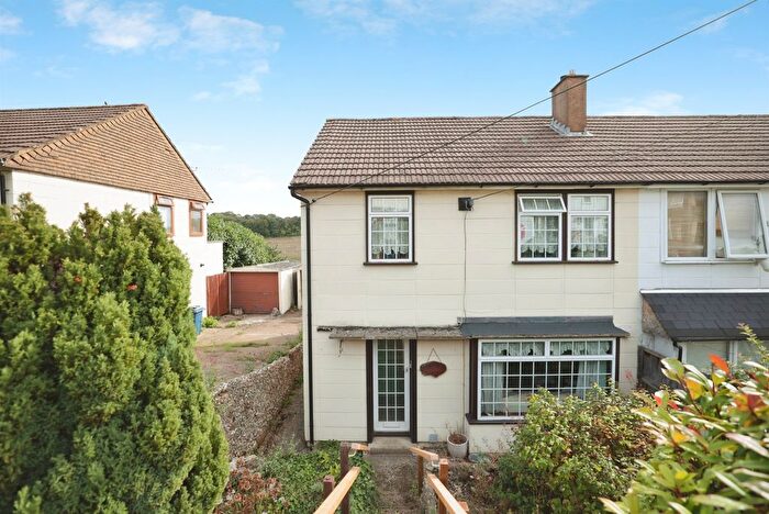 3 Bedroom Semi-Detached House For Sale In Lynton Road, Chesham, HP5