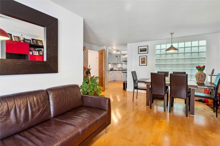 2 Bedroom Flat To Rent In Naoroji Street, London, WC1X