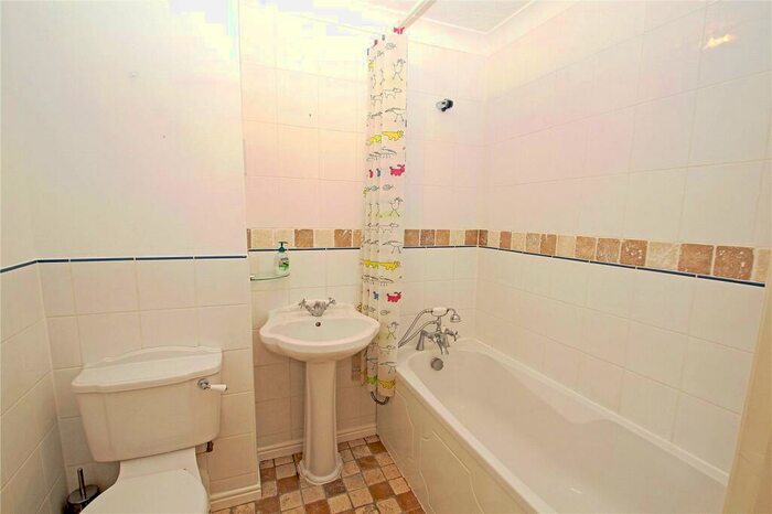 2 Bedroom Apartment To Rent In Chertsey, Surrey, KT16