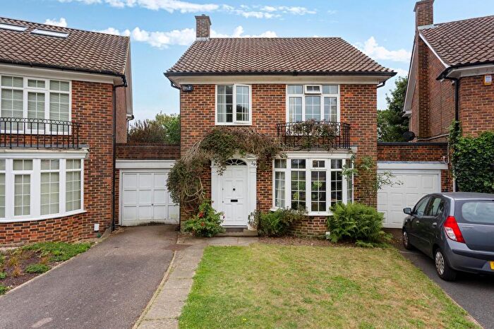 3 Bedroom Link Detached House For Sale In Whittingehame Gardens, Brighton, BN1