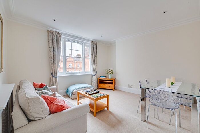 1 Bedroom Flat For Sale In Gainsborough Mansions, Queen's Club Gardens, W14