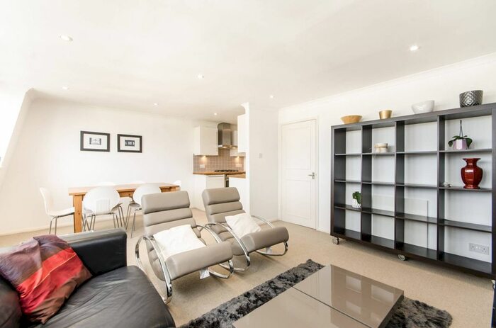 2 Bedroom Flat To Rent In Warwick Gardens, Kensington, London, W14