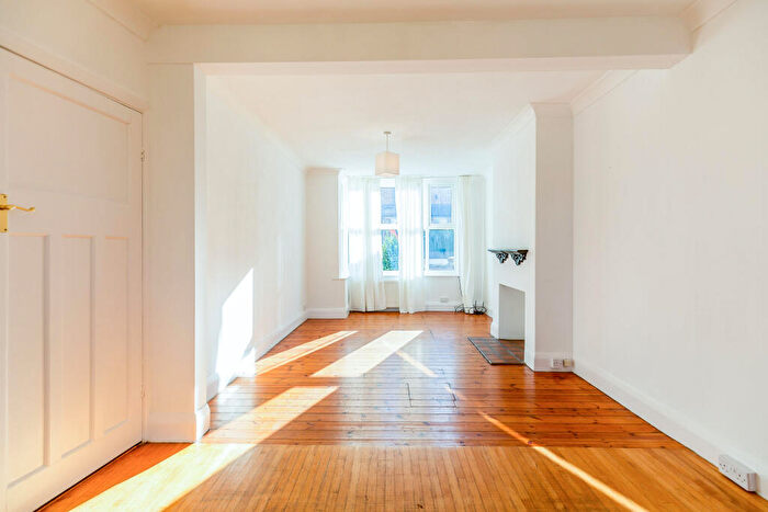 3 Bedroom Terraced House To Rent In Clarence Road, Stony Stratford, Milton Keynes, MK11