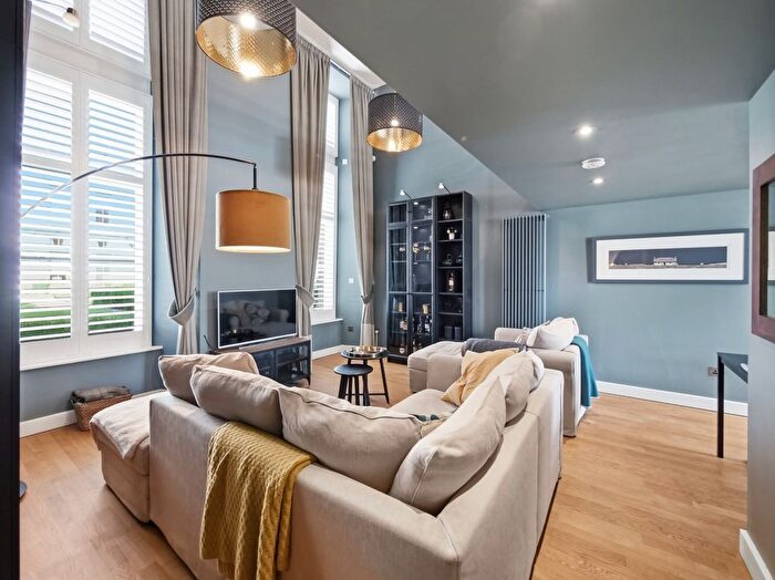 3 Bedroom Flat For Sale In / Simpson Loan, Edinburgh, EH3