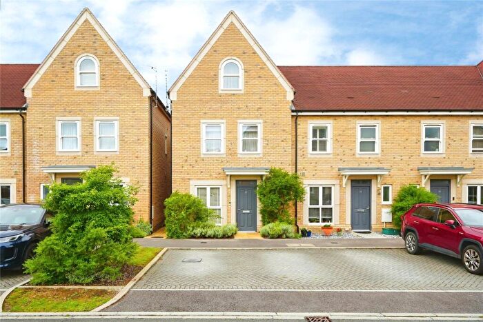 3 Bedroom End Of Terrace House For Sale In Clifton Close, Bicester, Oxfordshire, OX26