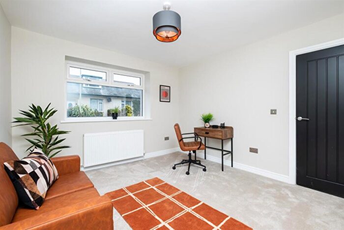 5 Bedroom Semi-Detached House For Sale In Symers Street, Dundee, DD3