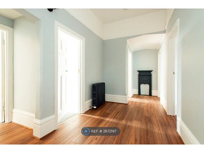 4 Bedroom Flat To Rent In St Valerie Road, Bournemouth, BH2