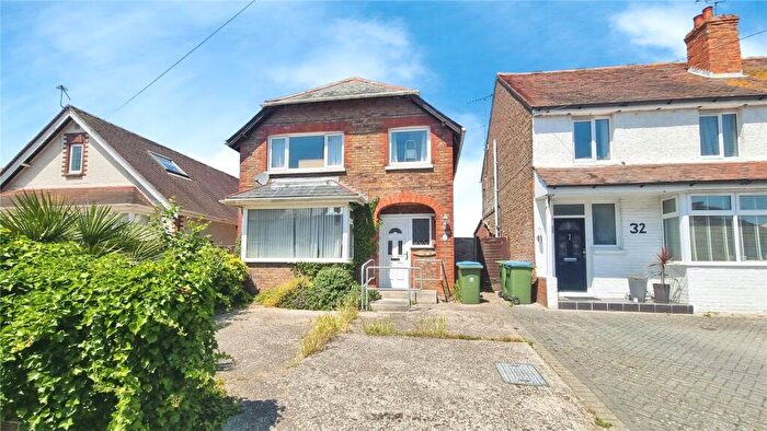 3 Bedroom Detached House For Sale In Hawthorn Road, Bognor Regis, West Sussex, PO21
