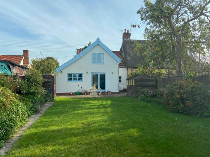 2 Bedroom Semi-Detached House To Rent In The Street, Rickinghall, IP22