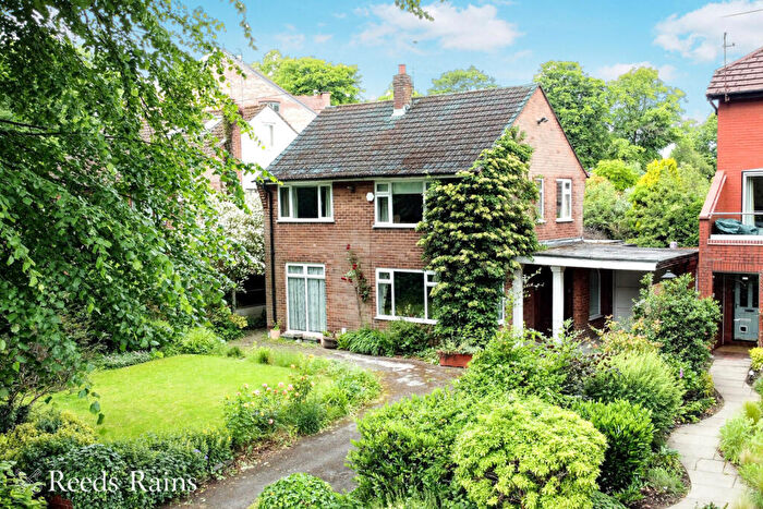 3 Bedroom Detached House For Sale In Darley Avenue, Manchester, Greater Manchester, M20