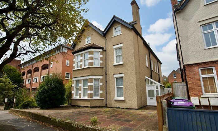 3 Bedroom Flat For Sale In Grimston Gardens, Folkestone, Kent, CT20