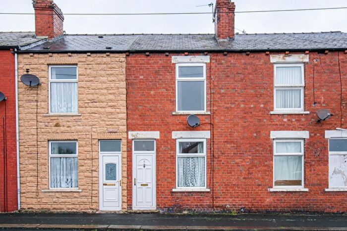 2 Bedroom Terraced House For Sale In Elder Grove, Wakefield, WF2