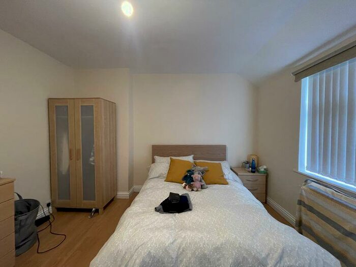 5 Bedroom Semi-Detached House To Rent In Cottesmore Road, Nottingham, NG7