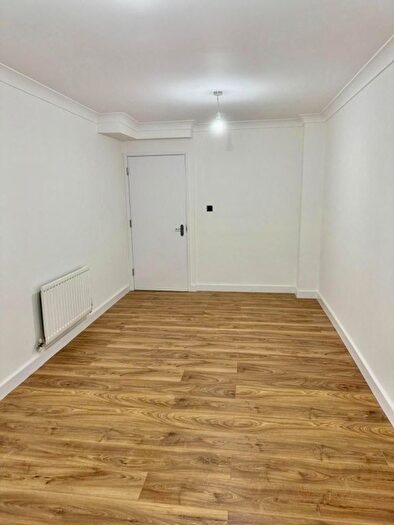 2 Bedroom Flat To Rent In The Avenue, Wembley, HA9