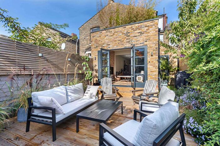 2 Bedroom Flat To Rent In Dagmar Gardens, London, NW10