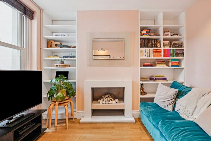 1 Bedroom Flat For Sale In Aldensley Road, Brackenbury Village, Hammersmith, W6