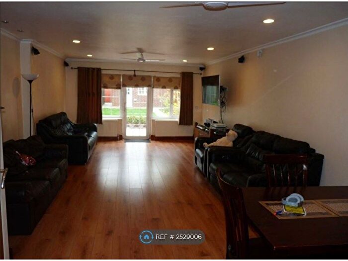 3 Bedroom End Of Terrace House To Rent In Northwick Avenue, Harrow, HA3