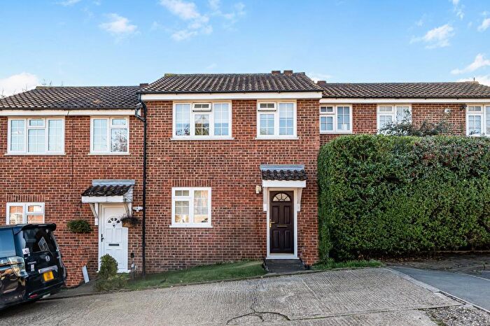 3 Bedroom Terraced House To Rent In Elm Way, London, N11